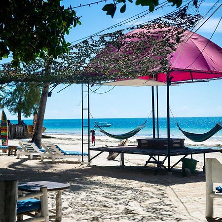Хостел Soul Breeze Backpackers Diani Диани-Бич Экстерьер фото