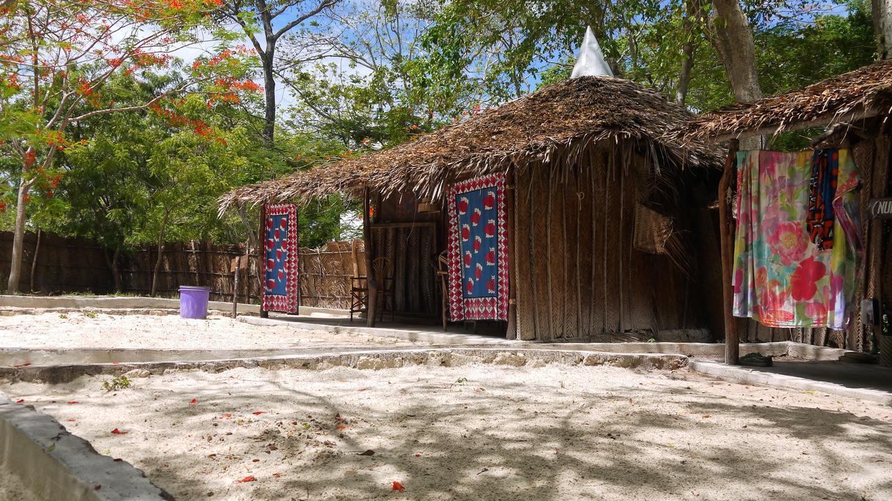 Хостел Soul Breeze Backpackers Diani Диани-Бич Экстерьер фото