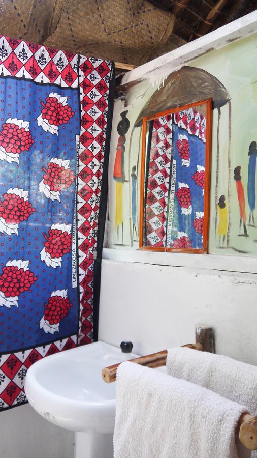 Хостел Soul Breeze Backpackers Diani Диани-Бич Экстерьер фото
