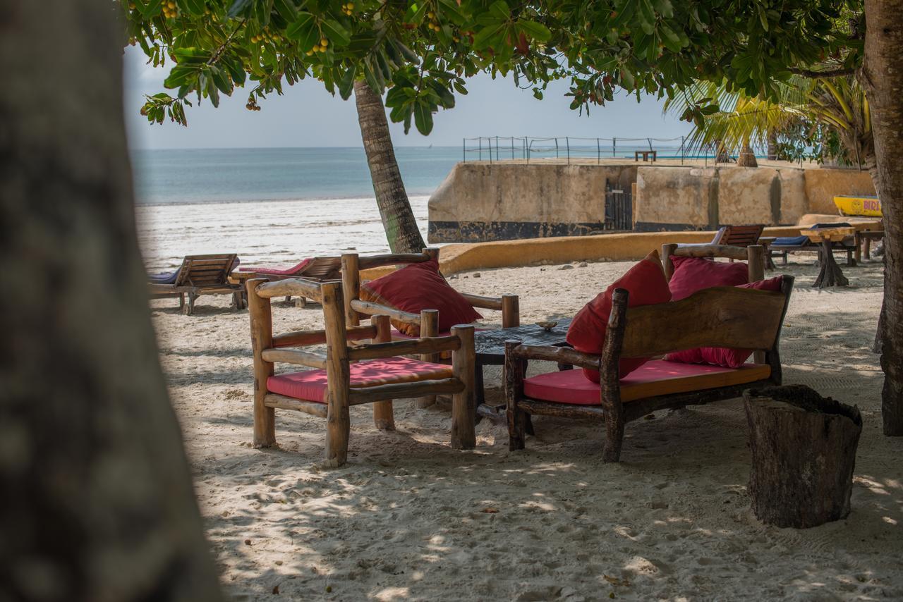 Хостел Soul Breeze Backpackers Diani Диани-Бич Экстерьер фото