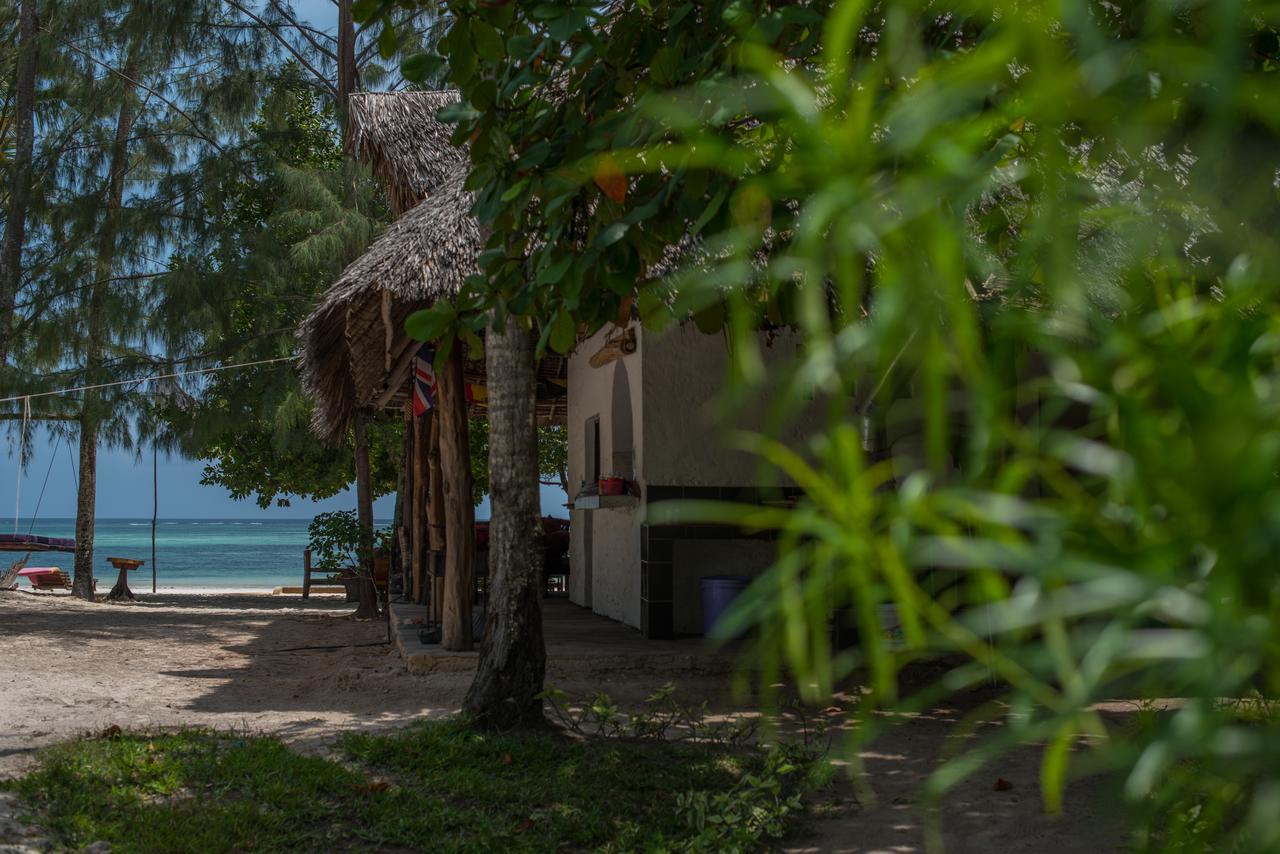 Хостел Soul Breeze Backpackers Diani Диани-Бич Экстерьер фото