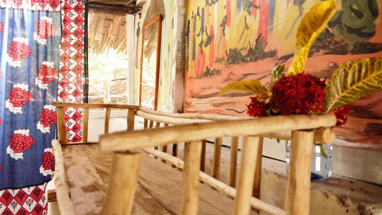 Хостел Soul Breeze Backpackers Diani Диани-Бич Экстерьер фото