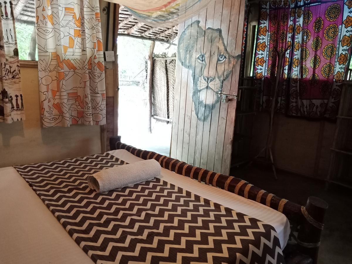 Хостел Soul Breeze Backpackers Diani Диани-Бич Экстерьер фото