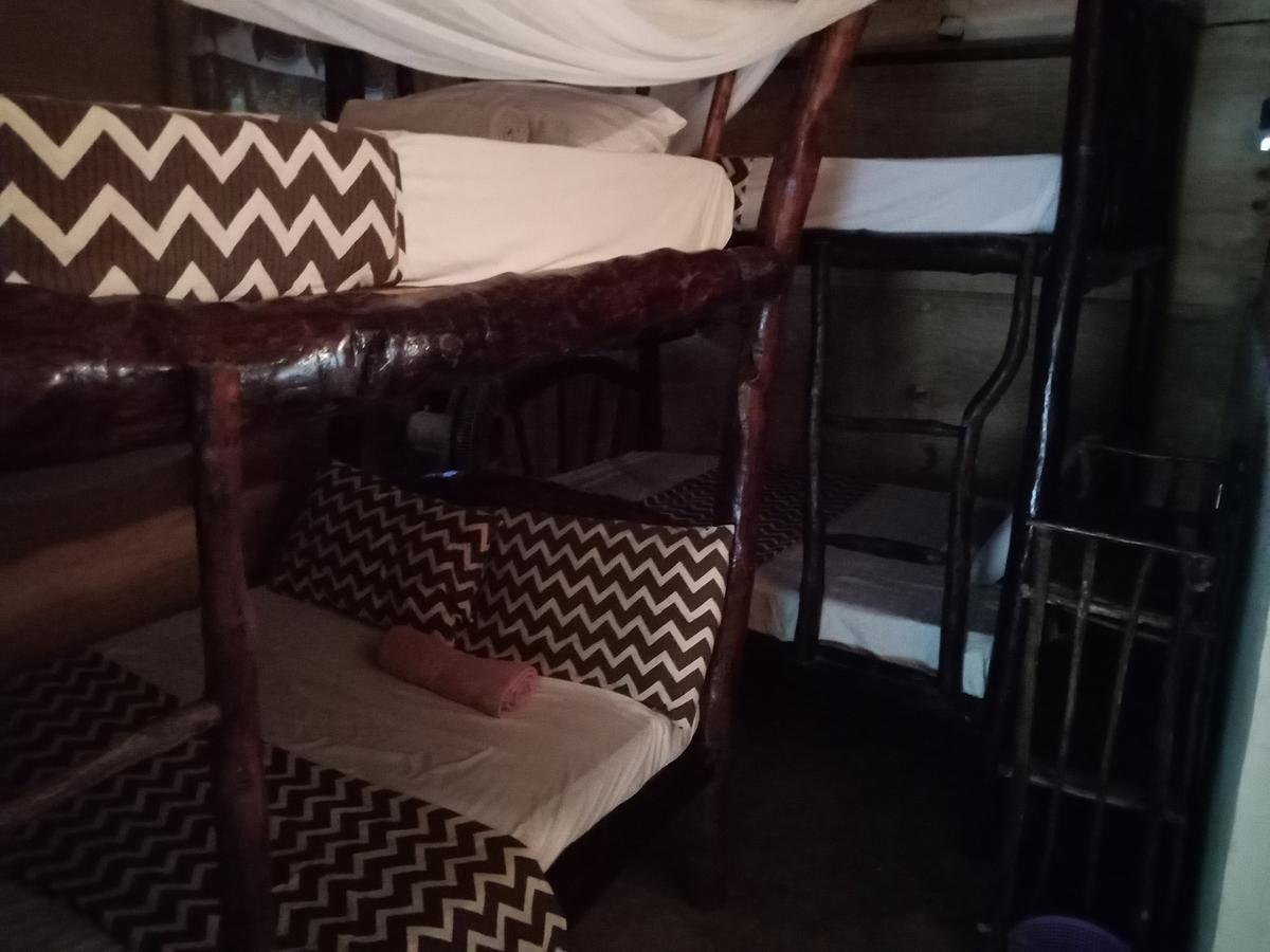 Хостел Soul Breeze Backpackers Diani Диани-Бич Экстерьер фото