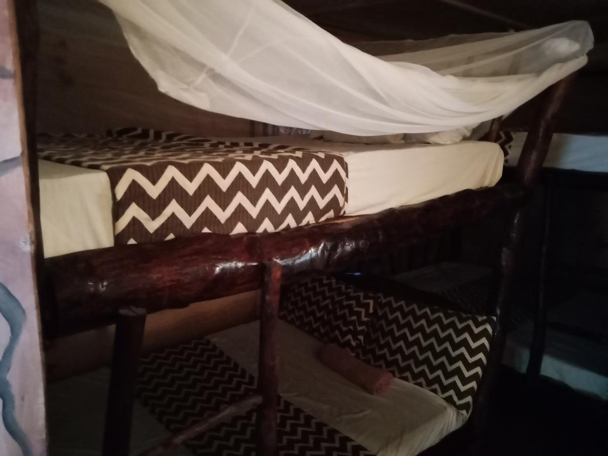 Хостел Soul Breeze Backpackers Diani Диани-Бич Экстерьер фото