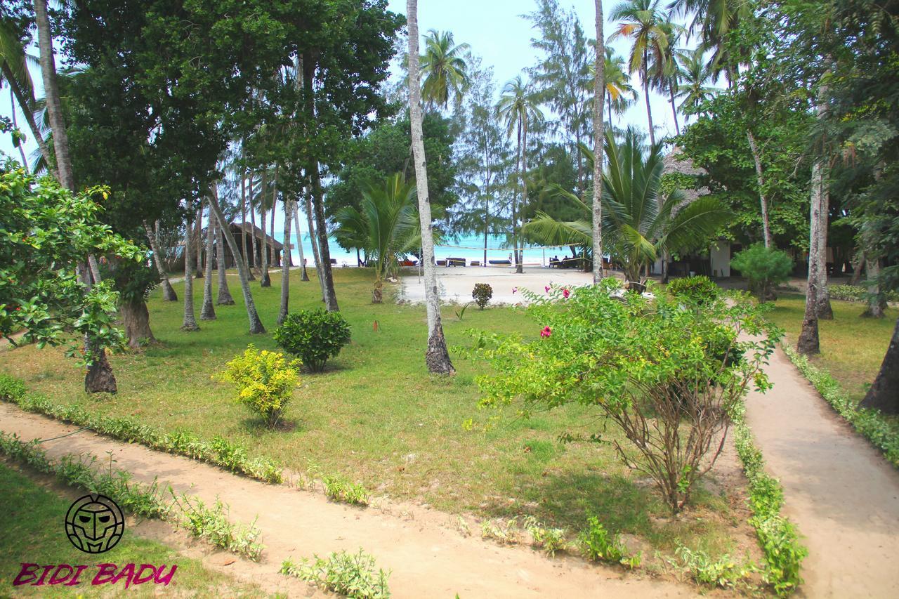Хостел Soul Breeze Backpackers Diani Диани-Бич Экстерьер фото