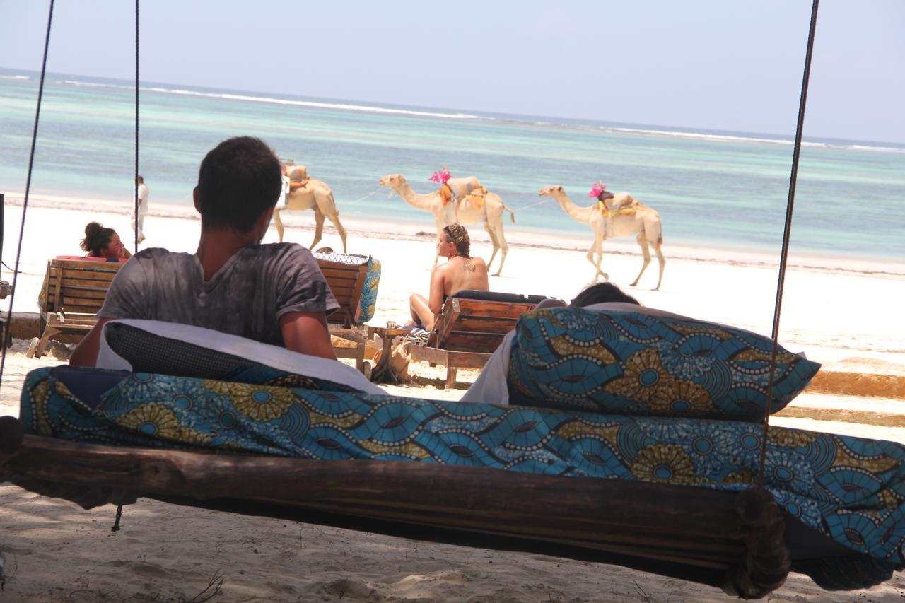 Хостел Soul Breeze Backpackers Diani Диани-Бич Экстерьер фото