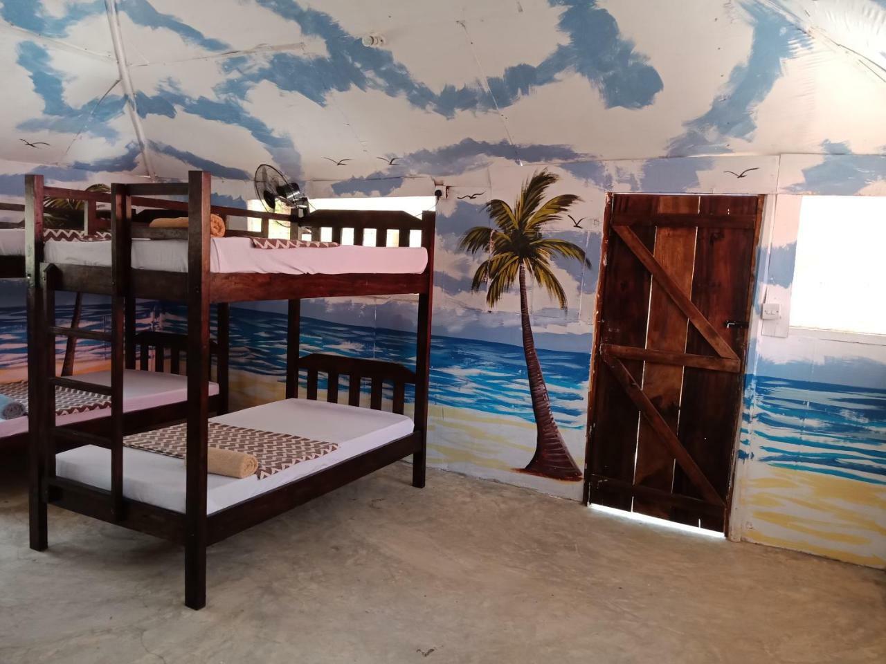Хостел Soul Breeze Backpackers Diani Диани-Бич Экстерьер фото