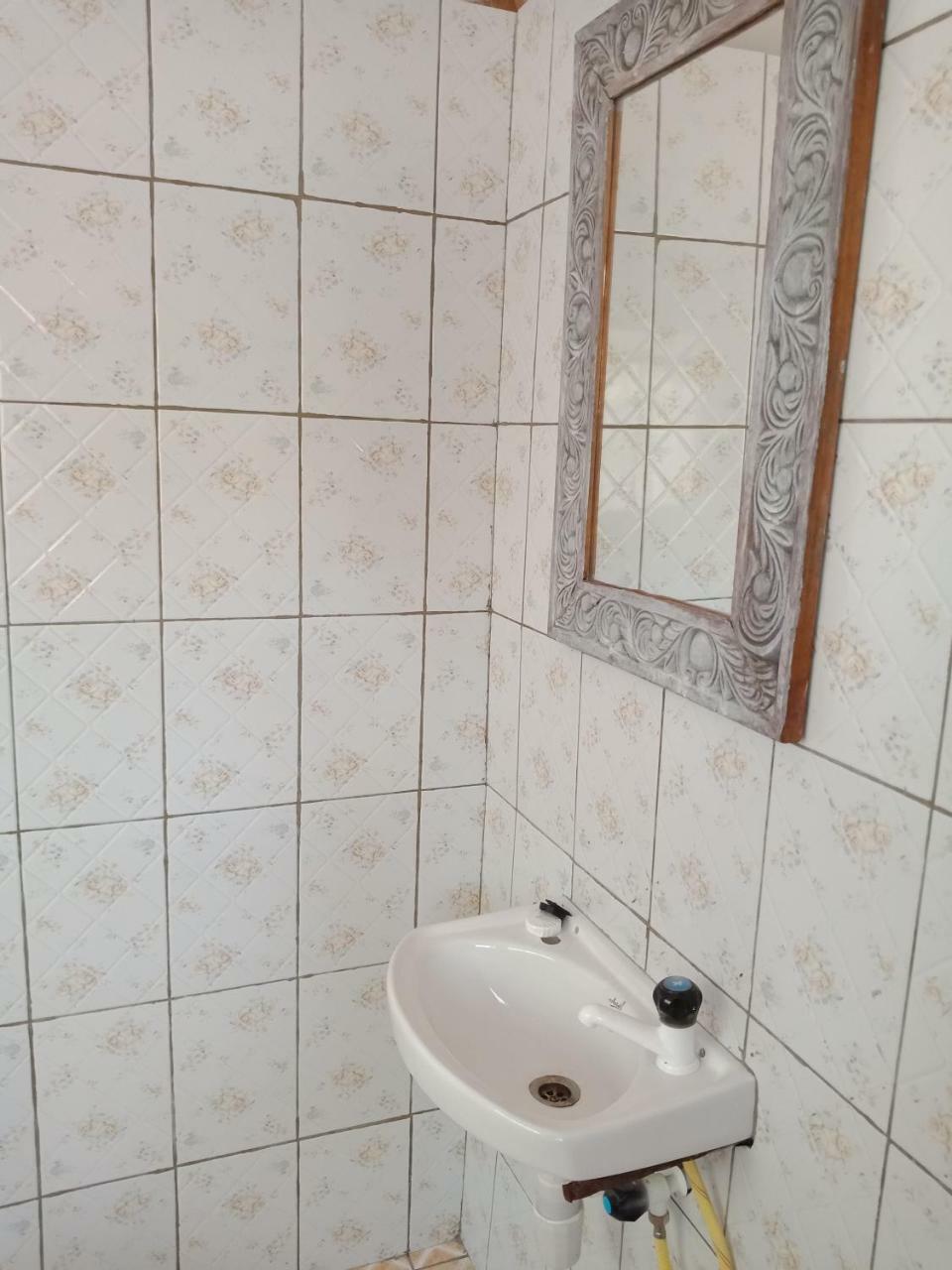 Хостел Soul Breeze Backpackers Diani Диани-Бич Экстерьер фото