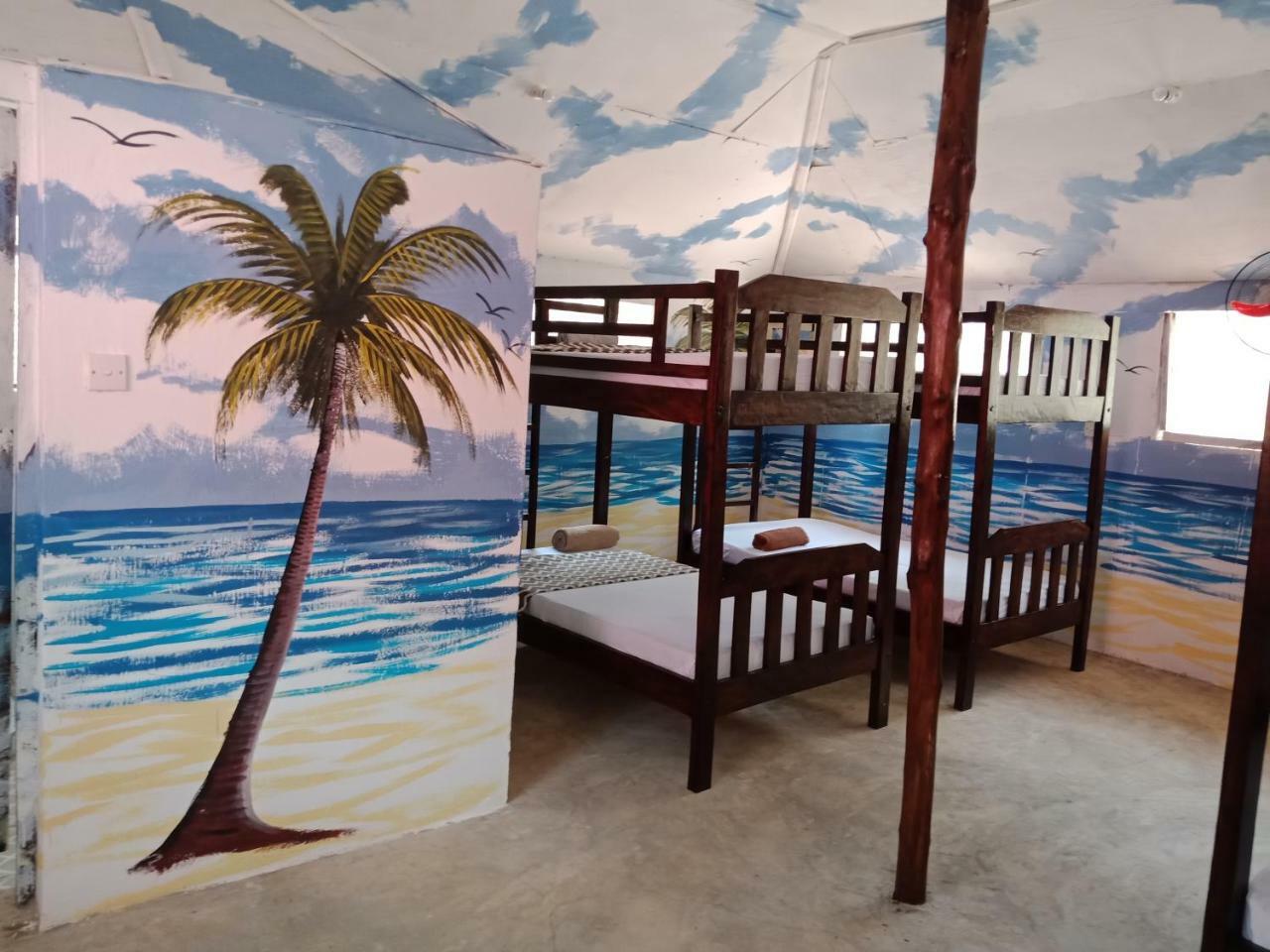 Хостел Soul Breeze Backpackers Diani Диани-Бич Экстерьер фото