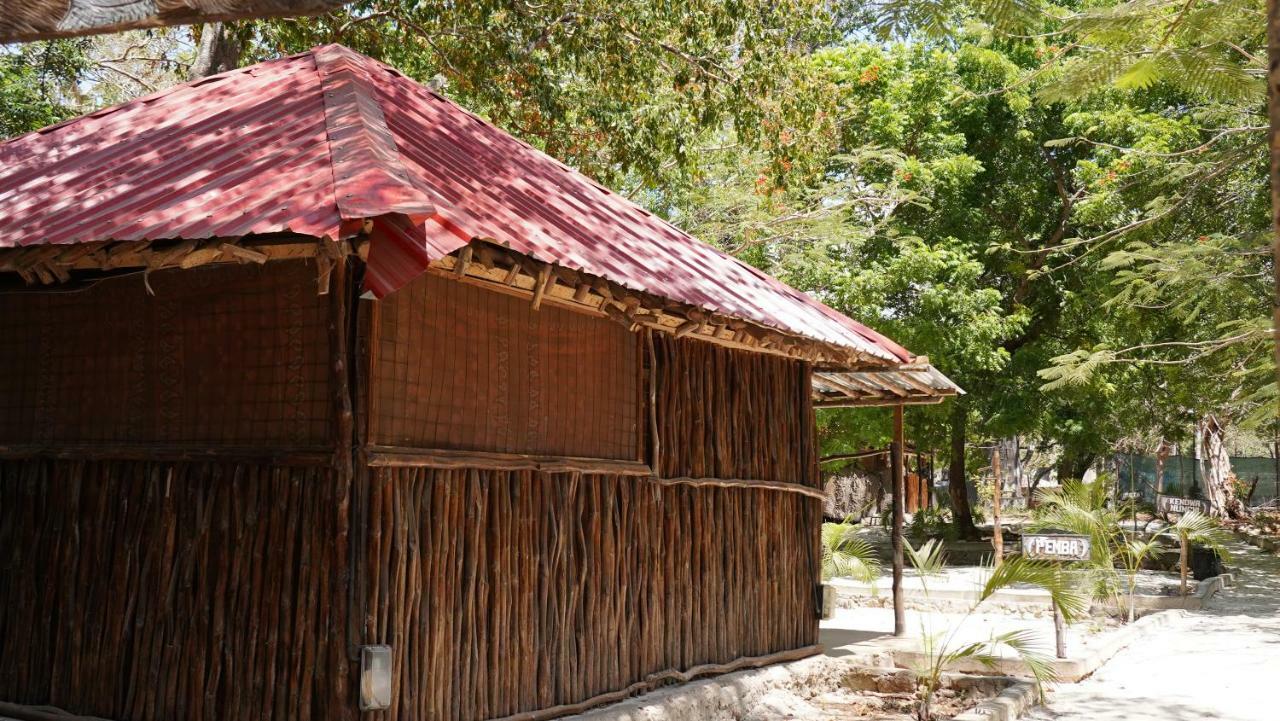 Хостел Soul Breeze Backpackers Diani Диани-Бич Экстерьер фото