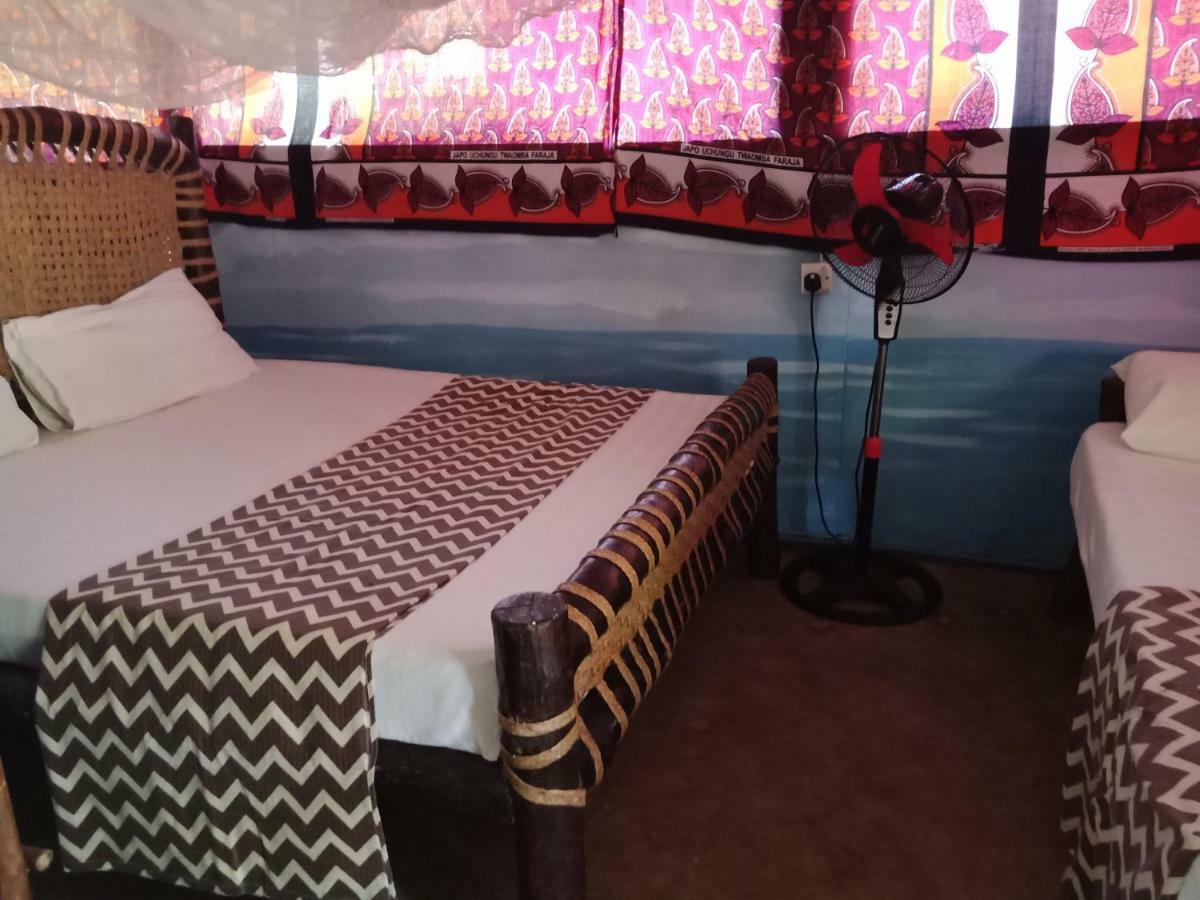 Хостел Soul Breeze Backpackers Diani Диани-Бич Экстерьер фото